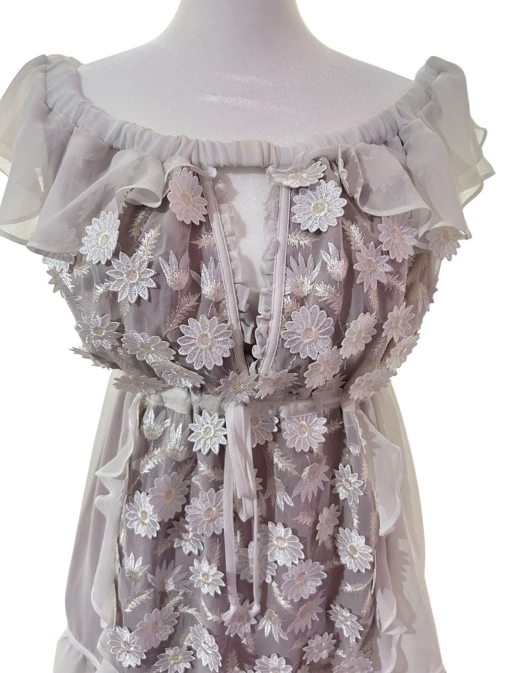 For love and lemons Caroline mini daisy embroidered dress - Picture 2 of 9